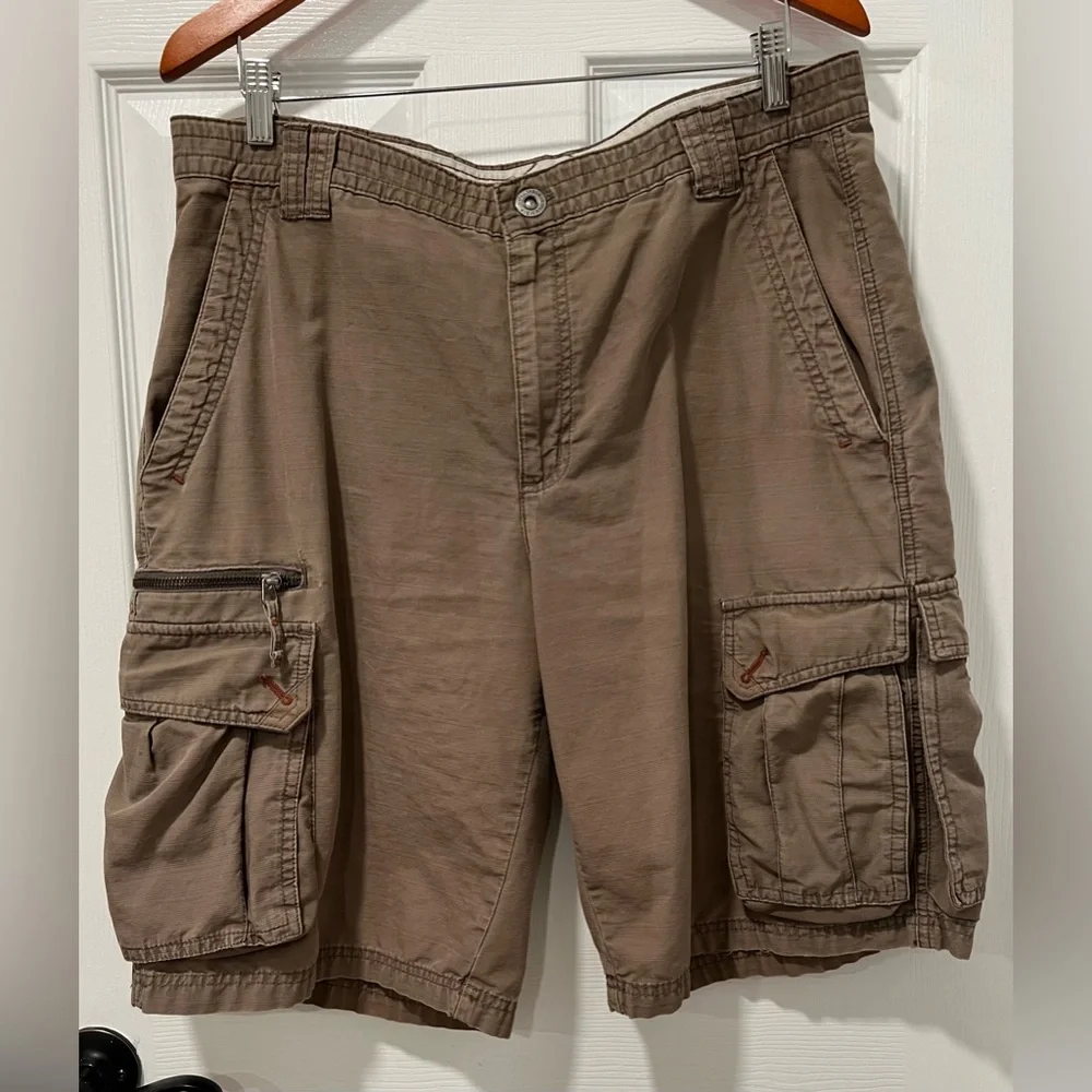 Columbia Men Size 36 Cargo Shorts Khaki High Waist Cotton Pockets Outdoor FLAWED